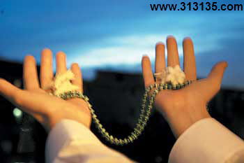 دست کشیدن به صورت پس از دعا 1