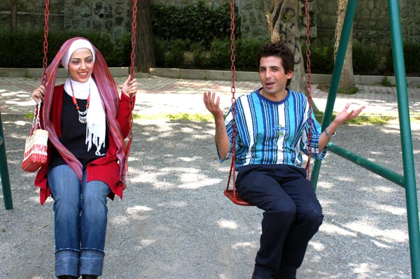 عکس لیلا اوتادی و حمید گودرزی درحال تاب بای | WwW.BestBaz.RozBlog.com