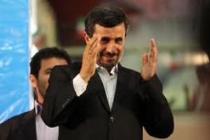 تصاویر/ پرش احمدی نژاد در یک مراسم !