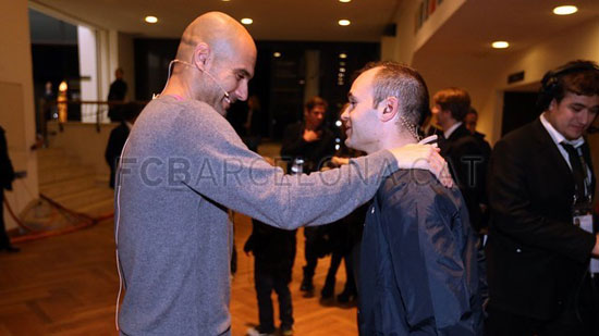 http://rozup.ir/up/justbarca/Pictures/gala2/10.jpg
