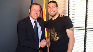 http://rozup.ir/up/justbarca/news_6/Pinto_Signed_His_Contract.jpg