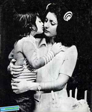 عکس پسر گوگوش در آغوش مادرش | Like.RzB.Ir