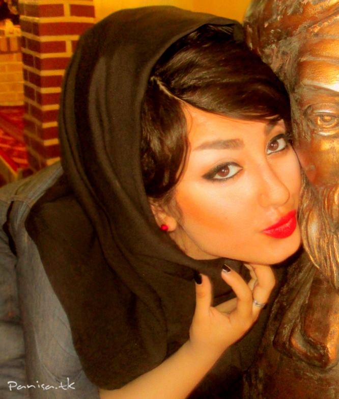حرفهای دختر ایرانی با هزاران هوادار در فیس بوک 