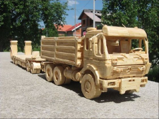 عکس مجسمه های چوبی قشنگ و زیبا به شکل ماشین