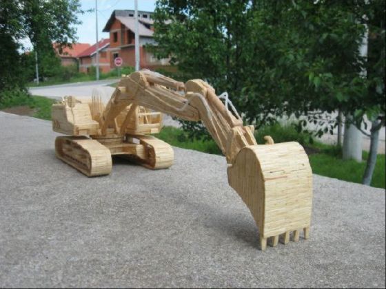 عکس مجسمه های چوبی قشنگ و زیبا به شکل ماشین