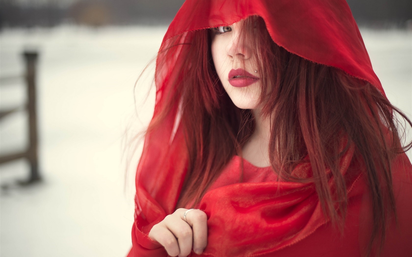 redhead-red-lips-fashion-wallpaper-1680x1050.jpg