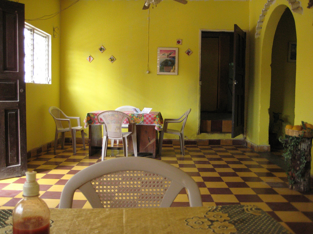 http://rozup.ir/up/tarrahi-khaneh/Pictures/Decoration/Yellow-Themed-Rooms/10_httpwww400wordscom.jpg