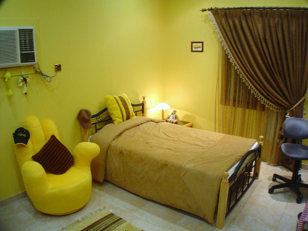http://rozup.ir/up/tarrahi-khaneh/Pictures/Decoration/Yellow-Themed-Rooms/9yellow_rooms_by_yonis_attiya.jpg