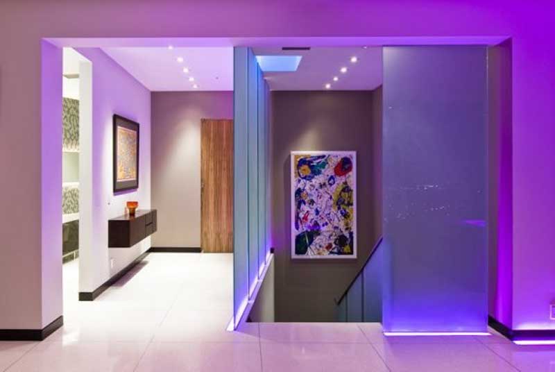 http://rozup.ir/up/tarrahi-khaneh/Pictures/Diffrent-Decorations/rang-banafsh-dar-decor/purple_interior_design.jpg