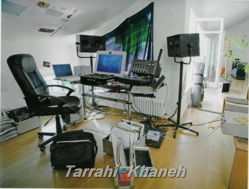http://rozup.ir/up/tarrahi-khaneh/Pictures/Home-Office-Designs/Workspaces-of-Composers-DJs-and-Music-Enthusiasts/615_494x376.jpg