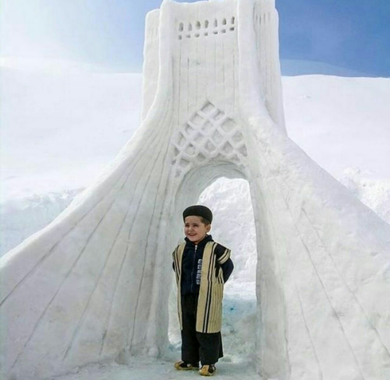 خلاقیت در ساخت مجسمه برفی