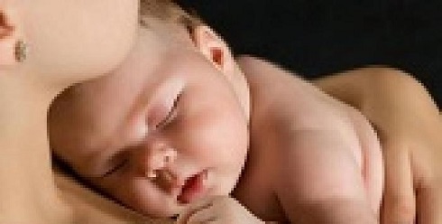  هفت نشانه ای که می گوید نوزادتان عاشق شماست