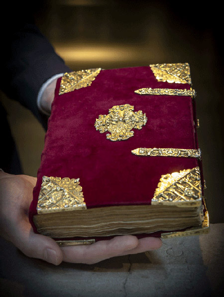 گران ترین کتاب دعای جهان (+عکس)