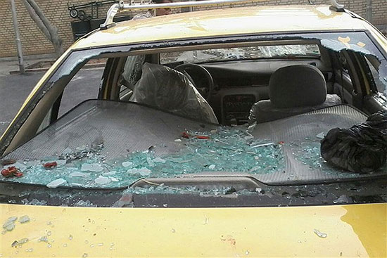عکس های حمله به ماشین علی مطهری در شیراز ۱۸ اسفند ۹۳