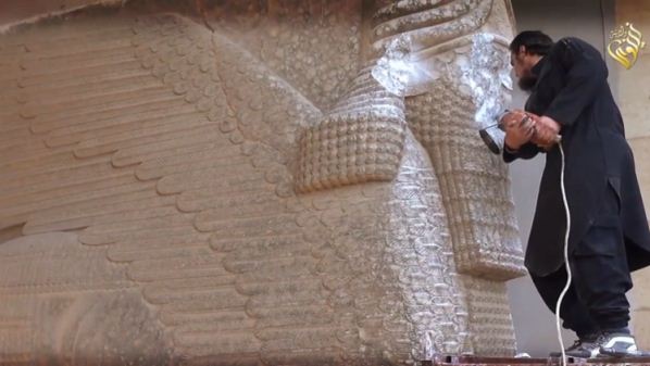 فیلم و عکس های تخریب آثار باستانی موزه موصل توسط داعش