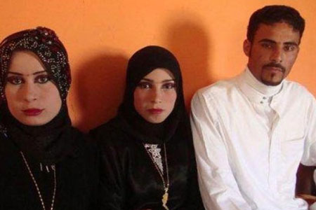 تصویر: ازدواج همزمان این مرد با دو دختر!