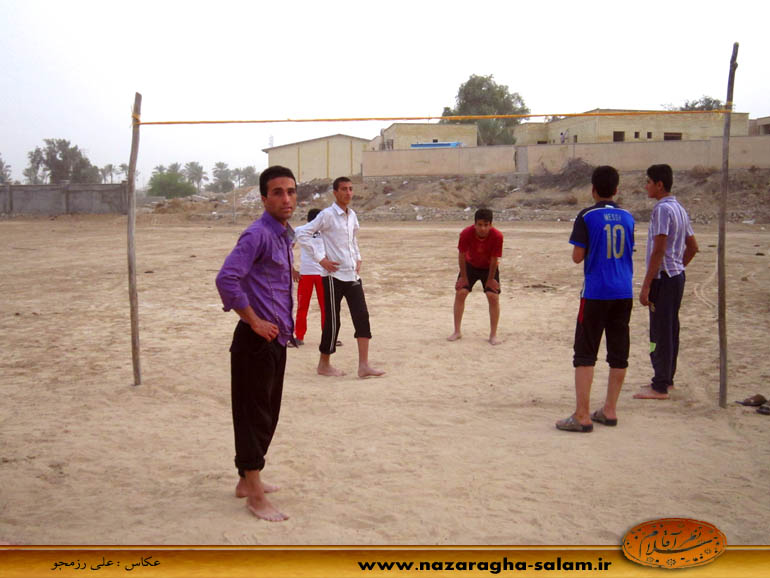 بازی والیبال جوانان نظرآقا در زمین خاکی - یونس حاجی زاده