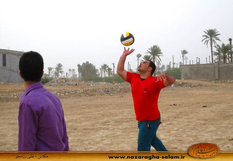 بازی والیبال جوانان نظرآقا در زمین خاکی - پیام بنویی