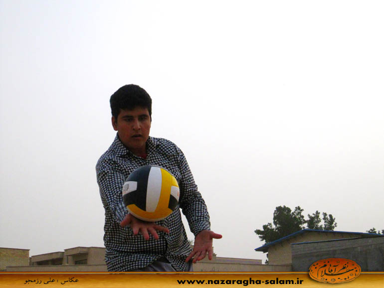 بازی والیبال جوانان نظرآقا در زمین خاکی - یاسین حاجی زاده