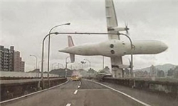 تصاویر لحظه سقوط هواپیما در تایوان