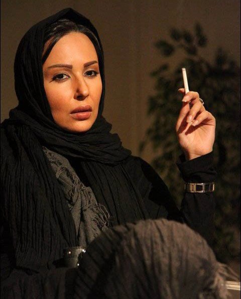 عکس هایی از پرستو صالحی در حال سیگار کشیدن