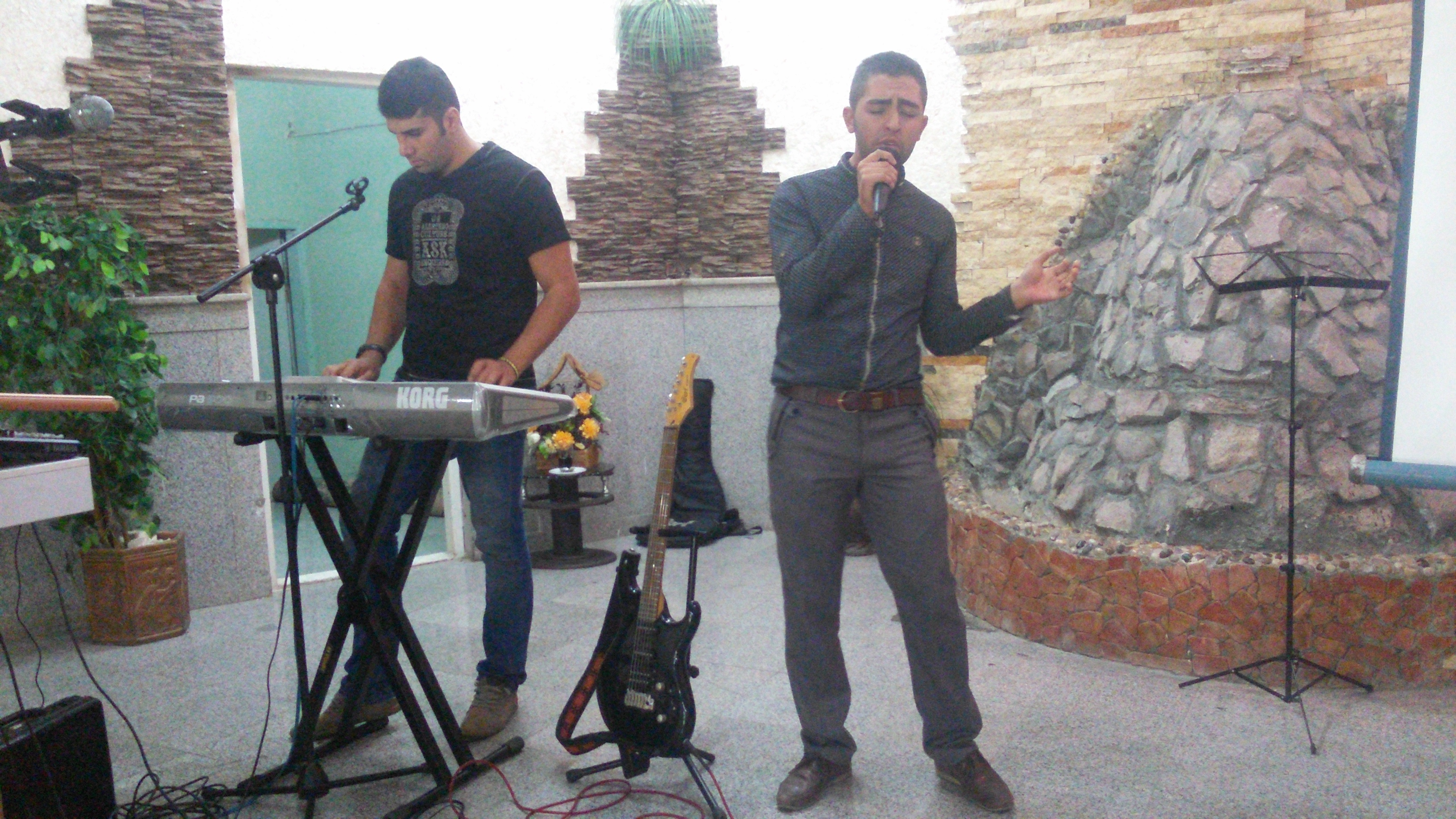 اجرای آهنگ زیبای امراه توسط دوست عزیزمون وحید طاهری