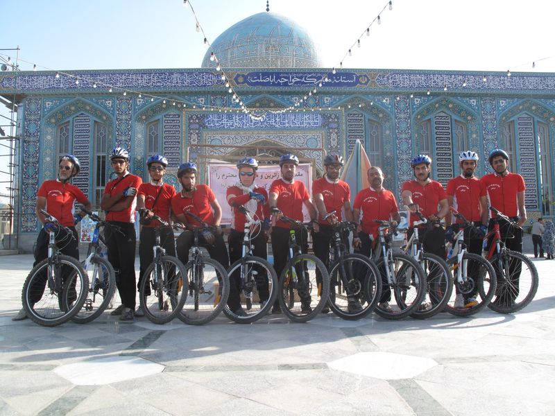 به مناسبت دهه کرامت دوازدهمین تور دوچرخه سواری سبز ولایت شهرستان اردکان به مشهد مقدس اعزام شد .