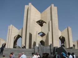 «مقبرة‌الشعرای» تبریز، ملیح‌تر «حافظیه شیراز» می‌شود