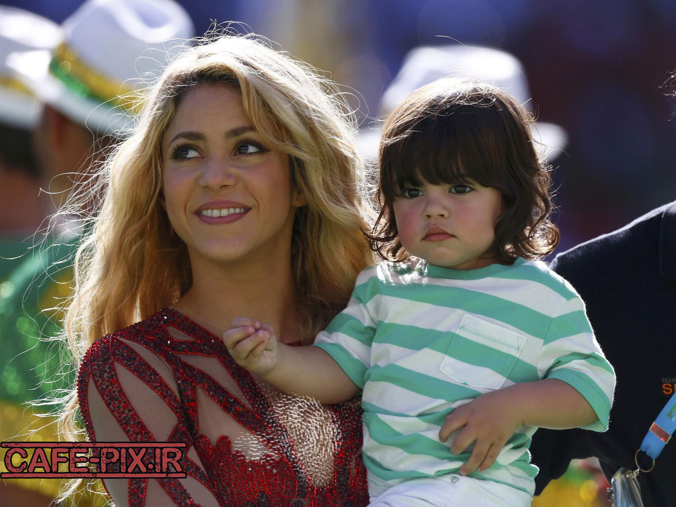 عکس های شکیرا و پسرش میلان در اختتامیه جام جهانی 2014