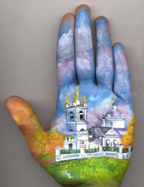 نقاشی بر روی دست