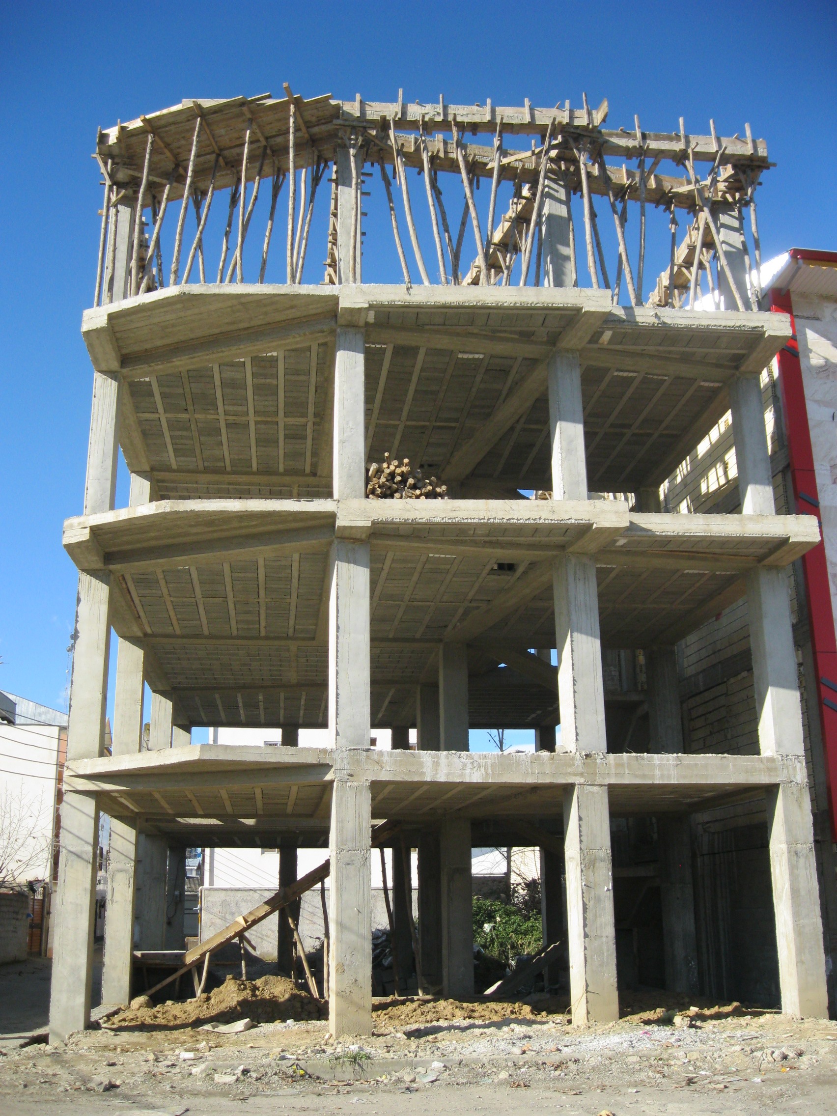 پروژه ساختمان 3 طبقه با پاركينگ در صومعه سرا 