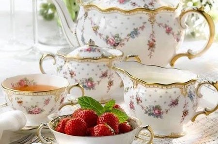 طراحی زیبای فنجان چای برای جهیزیه عروس