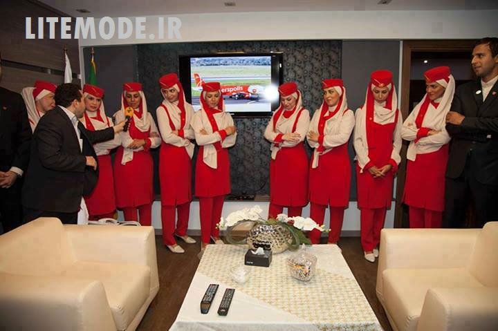 زنان مهماندار هواپیمای پرسپولیس با لباس پرسپولیسی! +عکس