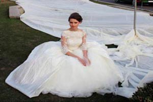 عروس خانوم با لباس عروس سر جلسه امتحان +عکس