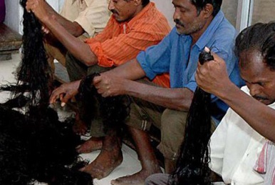 اهدا کردن موی سر در کشور هند به معابد +عکس