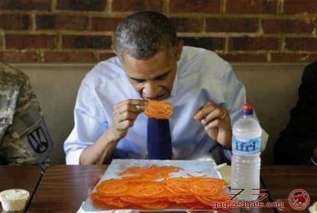 عکس فتوشاپی از زولبیا خوردن اوباما ! 
