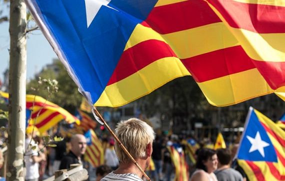 تصاویر بارسایی ها هنگام شرکت در همه پرسی کاتالونیا