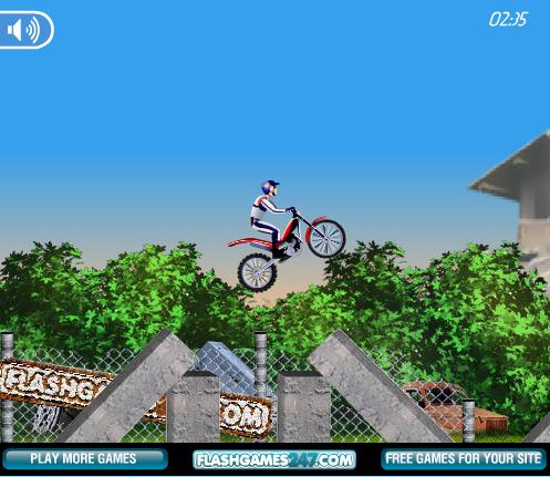 بازی آنلاین موتورسواری در موانع Bike Mina 2