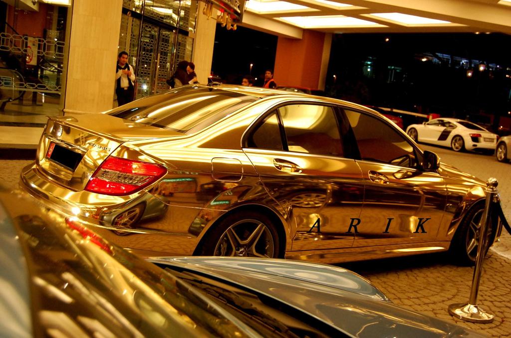 عکس هایی از اتومبیل های ساخته شده از طلا 