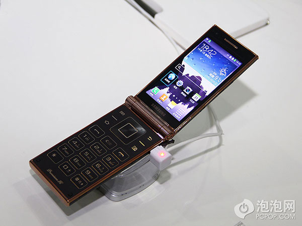 گوشی Samsung W2014 با پردازنده 4هسته ای Snapdragon 800