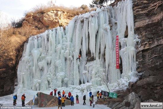 آبشاری یخ زده در کشور چین! + تصاویر