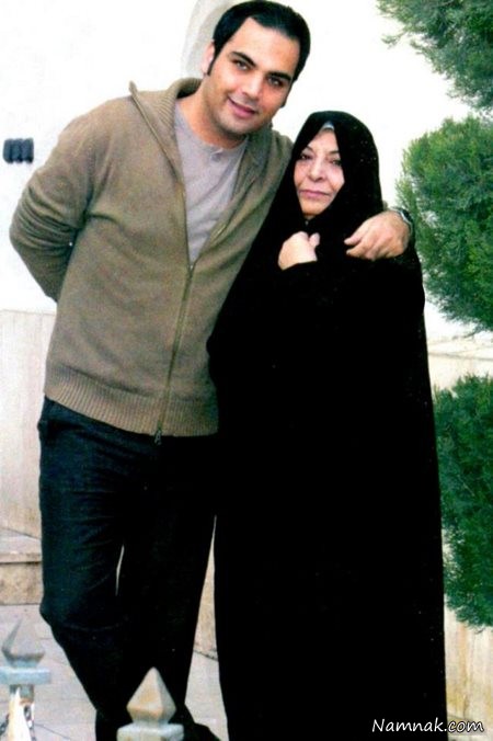 عکس احسان علیخانی در کنار مادرش