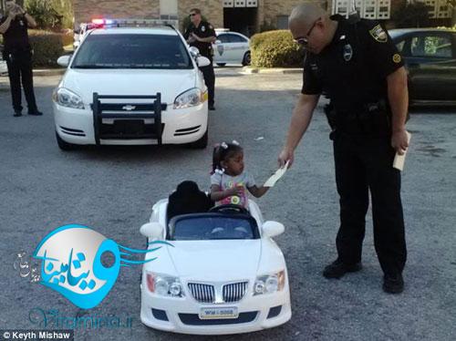 جریمه شدن دختر دو ساله ای توسط پلیس (عکس)