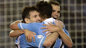 https://rozup.ir/up/justbarca/news_6/Messi_In_Argentina.jpg