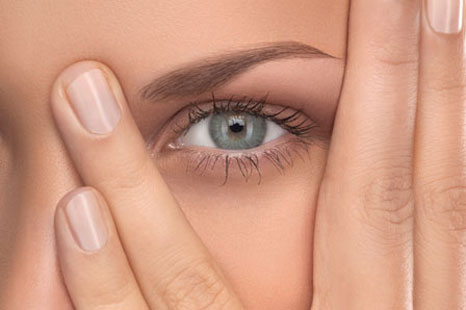  آموزش آرایش برای محو کردن سیاهی اطراف چشم 