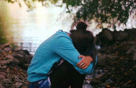 عکس در اغوش کشیدن
