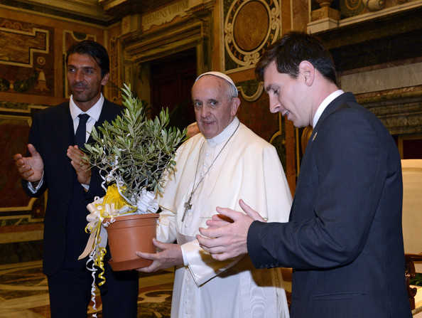 لیونل مسی در کنار پاپ فرانسیس