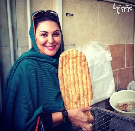 خانم بازیگر در صف نان بربري!/عکس 