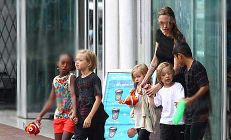تصاویر جدید آنجلینا جولی به همراه فرزندانش در استرالیا