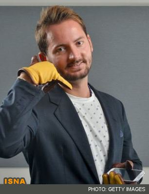 تبدیل دست به تلفن با دستکش 1000 پوندی!+عکس